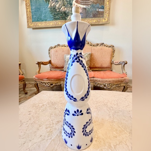 Tequila Clase Azul Reposado empty bottle Elegant Blue and White Decorative - Picture 6 of 6